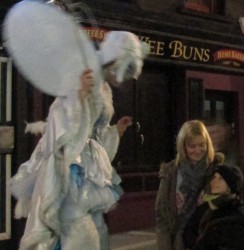 e) Araya & Christmas Lantern Parade